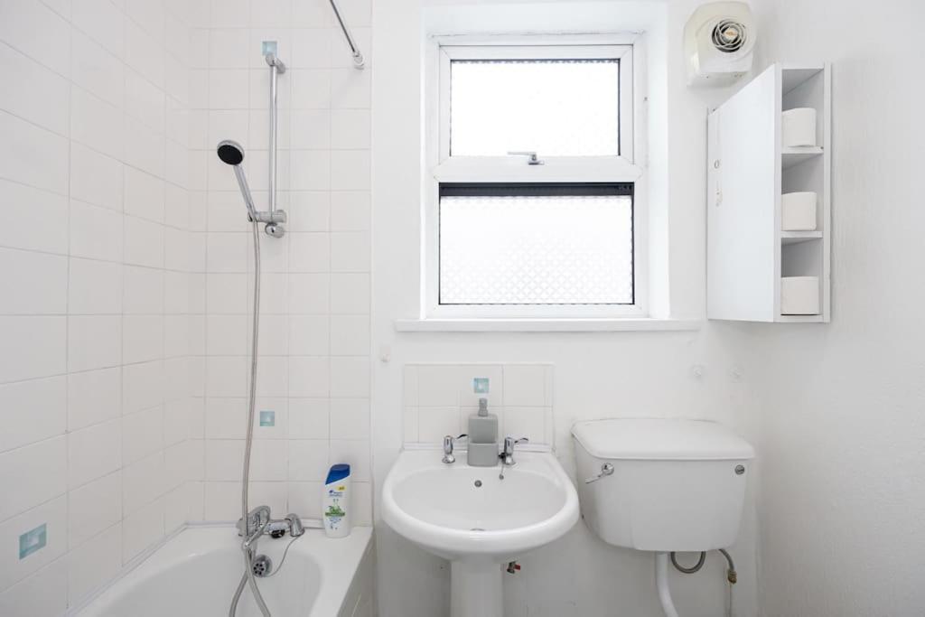 Bright & Modern 3 Bedroom Old Trafford Home Manchester Ngoại thất bức ảnh