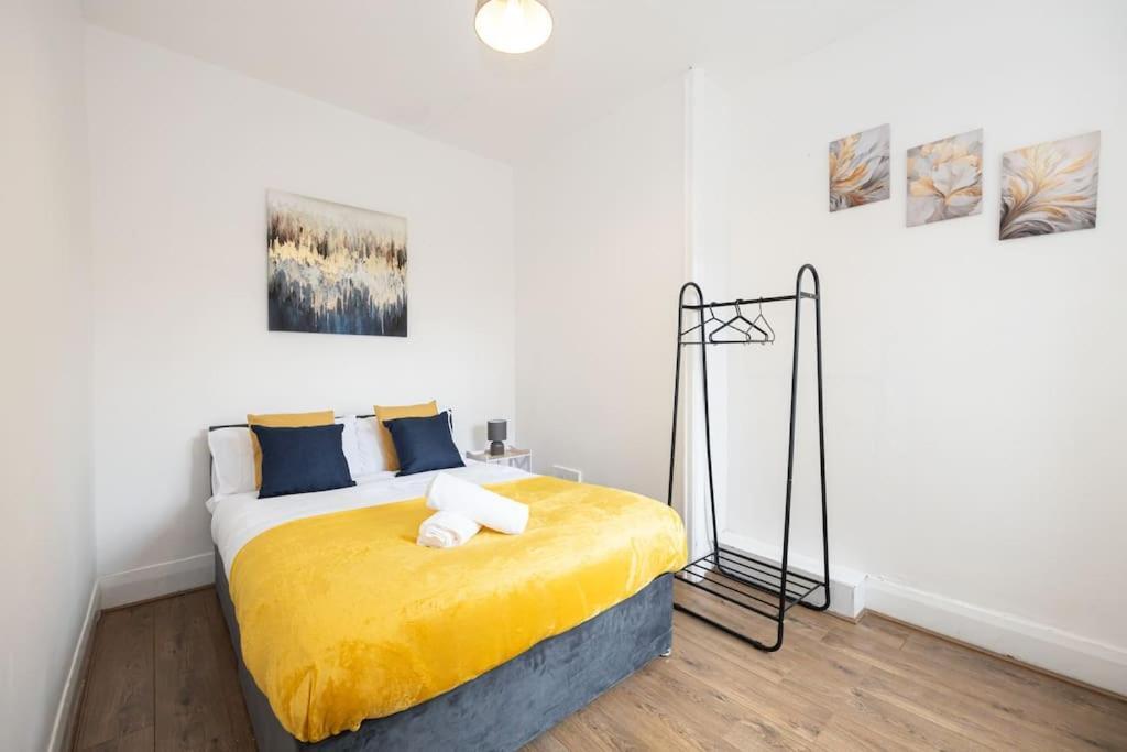 Bright & Modern 3 Bedroom Old Trafford Home Manchester Ngoại thất bức ảnh