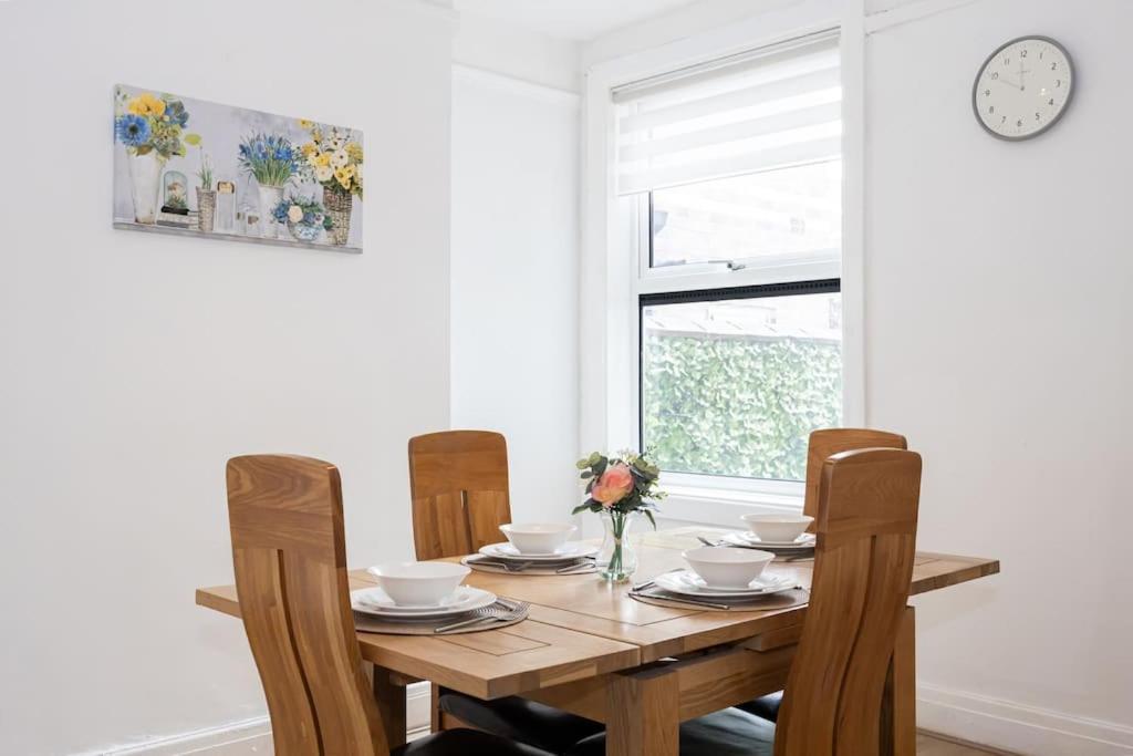 Bright & Modern 3 Bedroom Old Trafford Home Manchester Ngoại thất bức ảnh