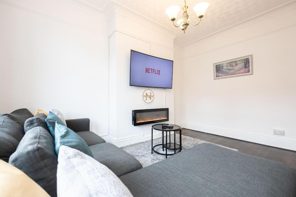 Bright & Modern 3 Bedroom Old Trafford Home Manchester Ngoại thất bức ảnh