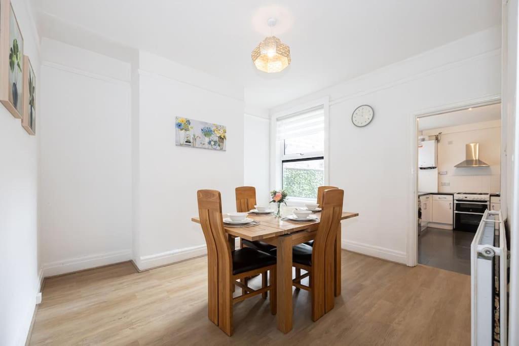 Bright & Modern 3 Bedroom Old Trafford Home Manchester Ngoại thất bức ảnh